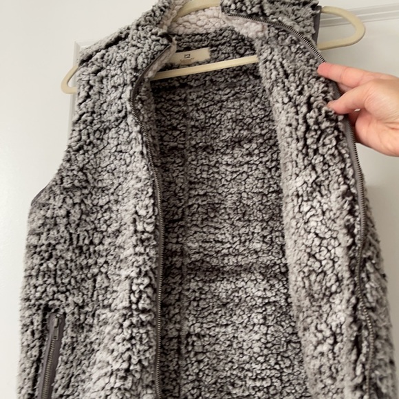 Thread & Supply sherpa fleece vest - Picture 5 of 6